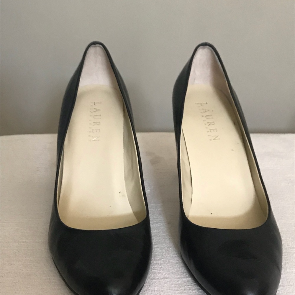 Leather pumps